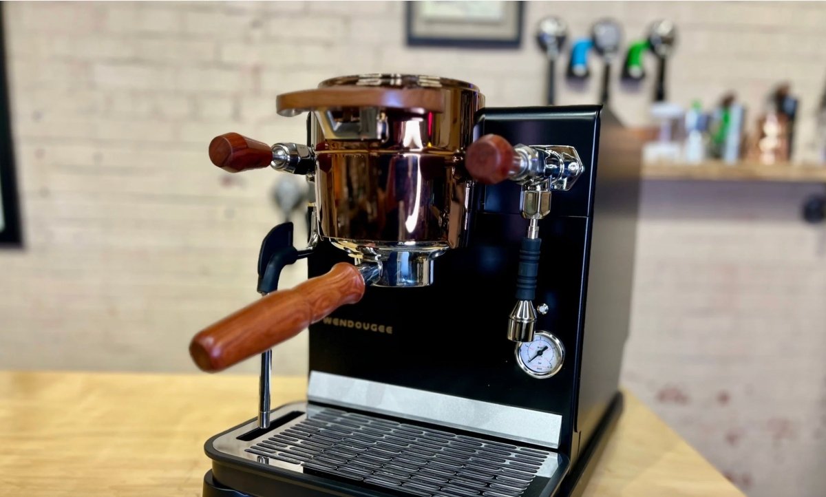 Wendougee Data S Espresso Machine - Black / Gold - Bean Bros.